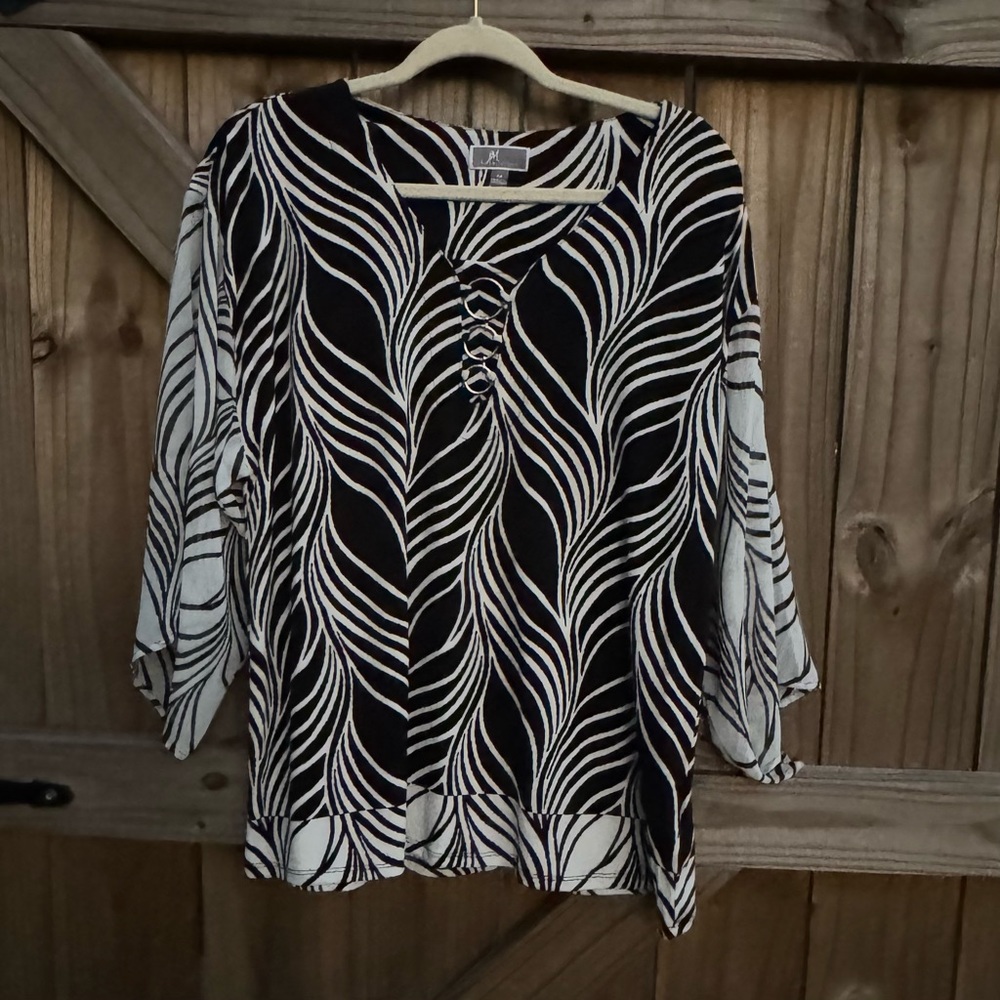 JM Collection Blouse, Black White Geometric with Gold Rings Accents
